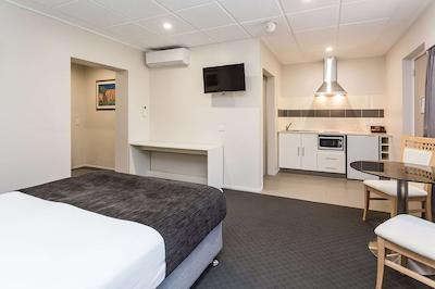 کونتری کمفرت امیتی متل آلبانی