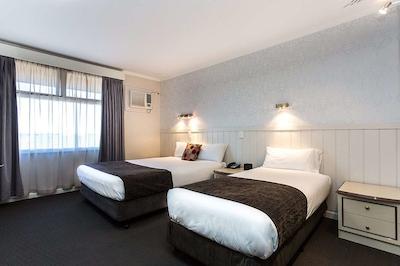 کونتری کمفرت امیتی متل آلبانی