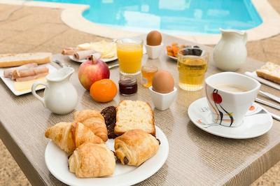 هتل د اُریجینالز بورجز لز تیلولز