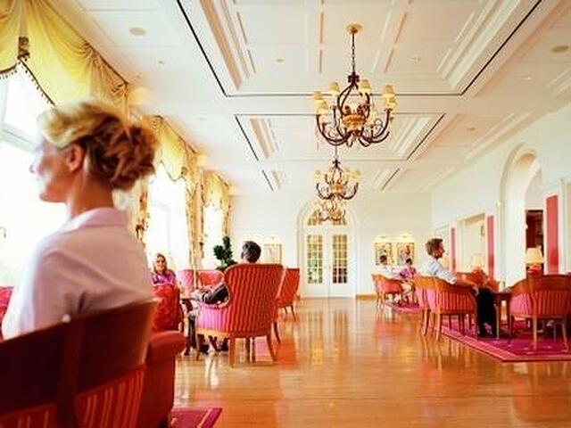 تراول چارم کورهاوز بینز