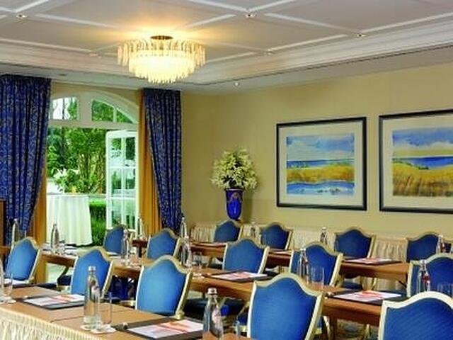 تراول چارم کورهاوز بینز