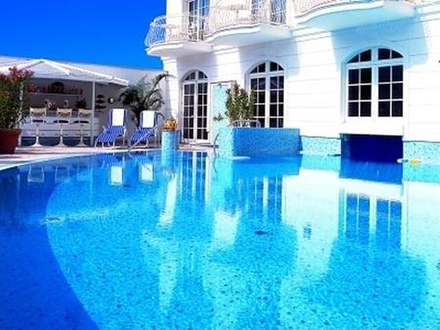 تراول چارم کورهاوز بینز