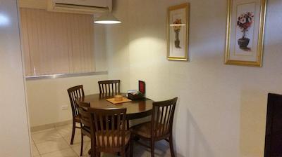 کانبرا شرت ترم اند هلید اکسمدیشن