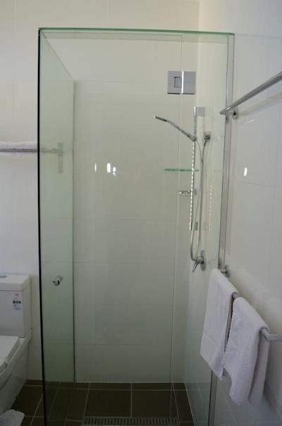 کانبرا شرت ترم اند هلید اکسمدیشن