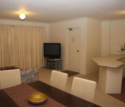 کانبرا شرت ترم اند هلید اکسمدیشن