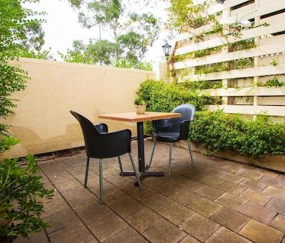 کانبرا شرت ترم اند هلید اکسمدیشن