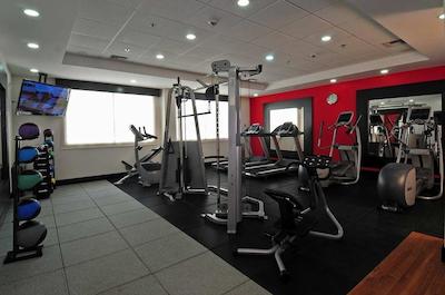 دوبلتری بای هیلتون هتل کرتارو