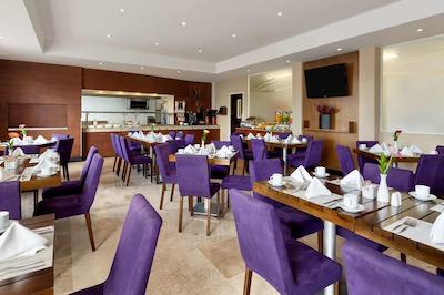 دوبلتری بای هیلتون هتل کرتارو