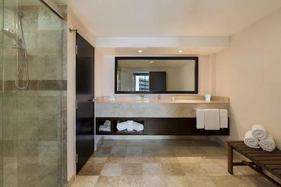 دوبلتری بای هیلتون هتل کرتارو