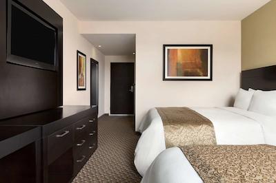 دوبلتری بای هیلتون هتل کرتارو