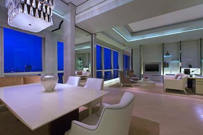 کراتون ات د پلازا