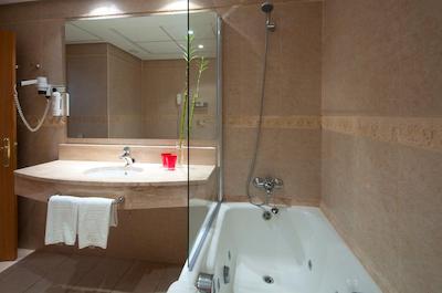 تریپ سان سباستیان اُرلی هتل