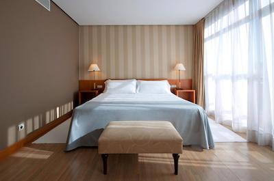 تریپ سان سباستیان اُرلی هتل