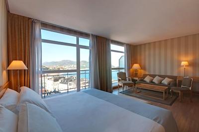 تریپ سان سباستیان اُرلی هتل