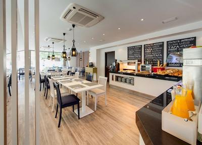 تریپ سان سباستیان اُرلی هتل