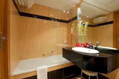 تریپ سان سباستیان اُرلی هتل