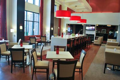 هامپتون این اند سویتز شروپرت/اسود