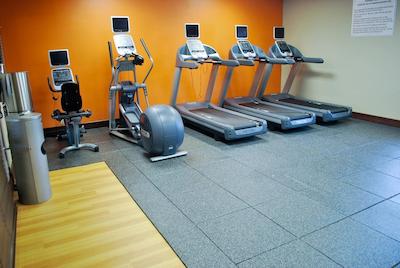 هامپتون این اند سویتز شروپرت/اسود