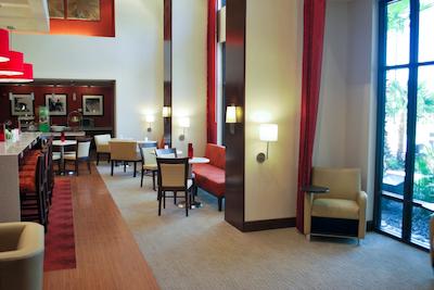 هامپتون این اند سویتز شروپرت/اسود