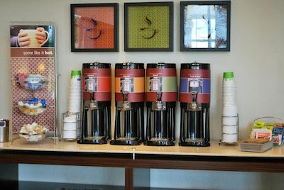 هامپتون این اند سویتز شروپرت/اسود