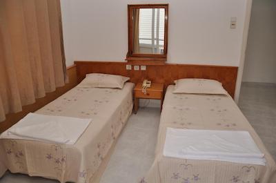 کلئوپاترا بیچ ییلدیز هتل