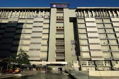 اُن-استپ رسیدنس هتل اند اُفیس