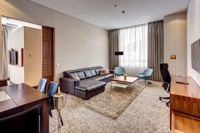 دوبلتری بای هیلتون هتل بگوت-پارک 93