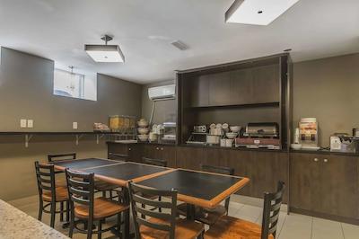 کمفرت این ترنتو سیتی سنتر