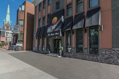 کمفرت این ترنتو سیتی سنتر