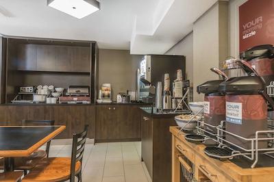 کمفرت این ترنتو سیتی سنتر