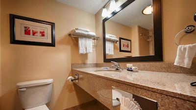 بست وسترن پلاس آیرپرت این اند سویتز