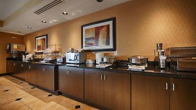 بست وسترن پلاس آیرپرت این اند سویتز