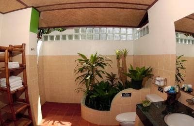 فرندشیپ بیچ ریزورت