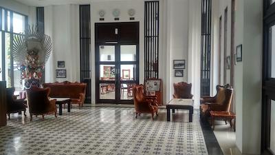 اینا بالی هریتاج هتل