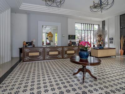 اینا بالی هریتاج هتل