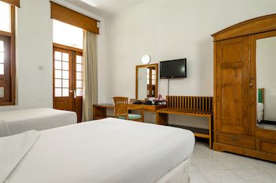 اینا بالی هریتاج هتل