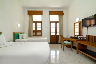 اینا بالی هریتاج هتل