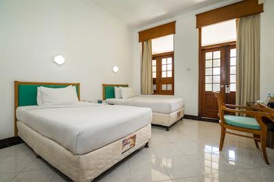 اینا بالی هریتاج هتل