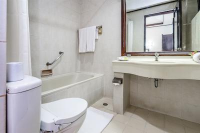 اینا بالی هریتاج هتل