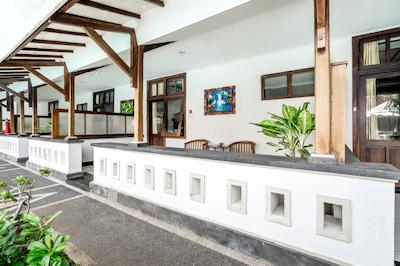 اینا بالی هریتاج هتل