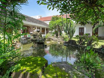 اینا بالی هریتاج هتل