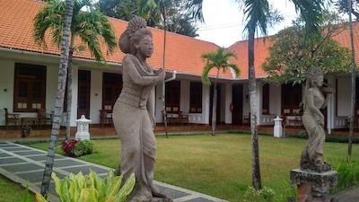 اینا بالی هریتاج هتل