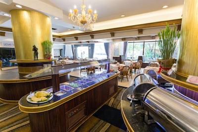 فرست پاسیفیک هتل اند کانونشن