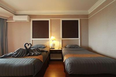 فرست پاسیفیک هتل اند کانونشن