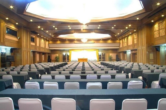 فرست پاسیفیک هتل اند کانونشن