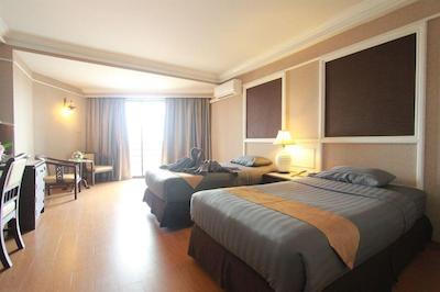 فرست پاسیفیک هتل اند کانونشن