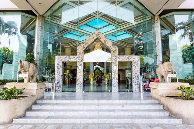 فرست پاسیفیک هتل اند کانونشن
