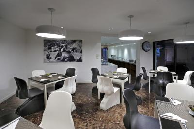 اس33 کامپکت سوخومویت هتل