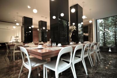 اس33 کامپکت سوخومویت هتل