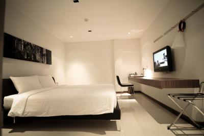 اس33 کامپکت سوخومویت هتل